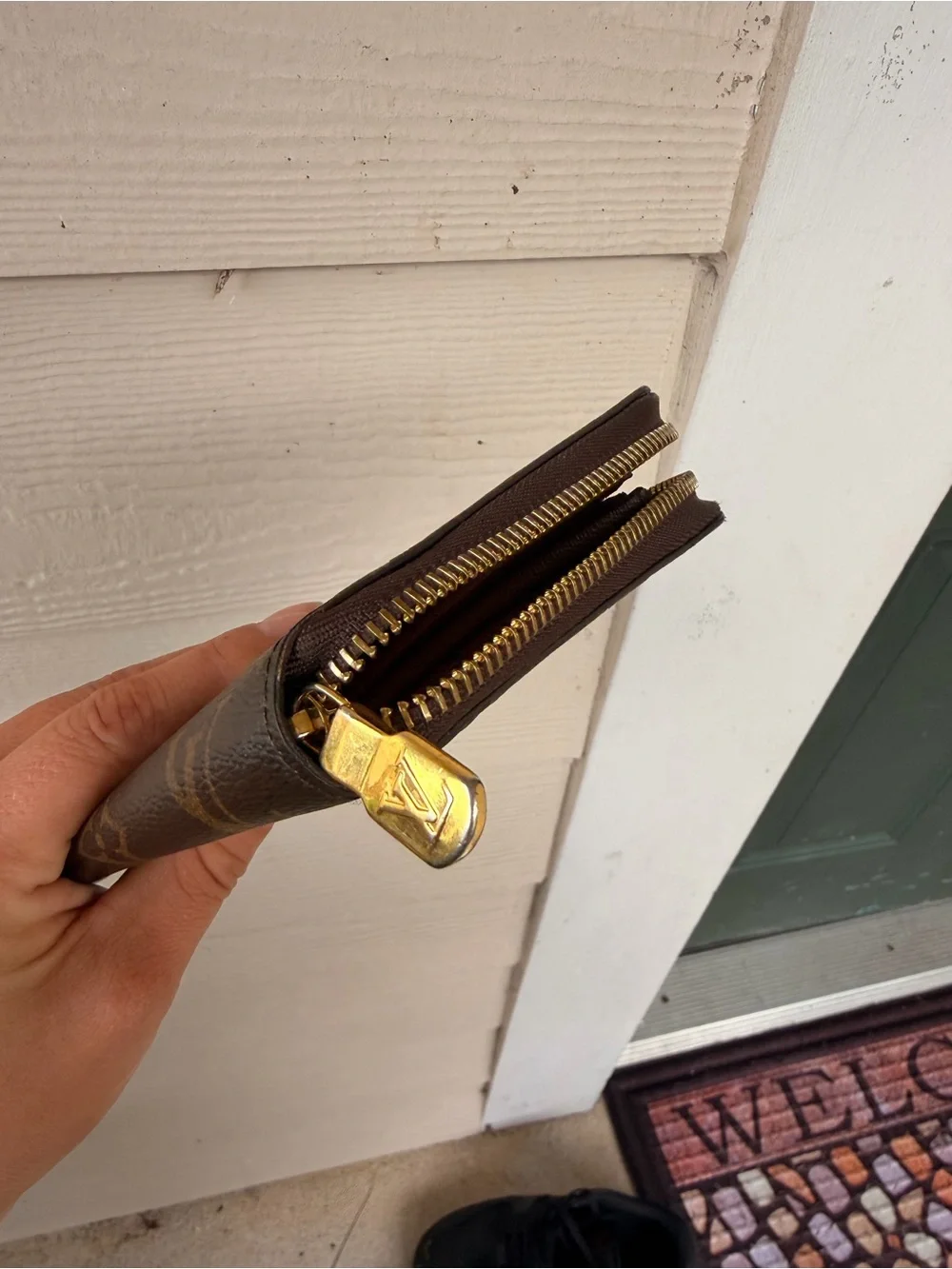 N/A compact brown
